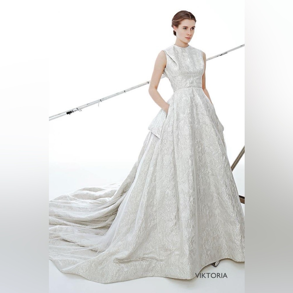Elegant Ivory Sleeveless Gown